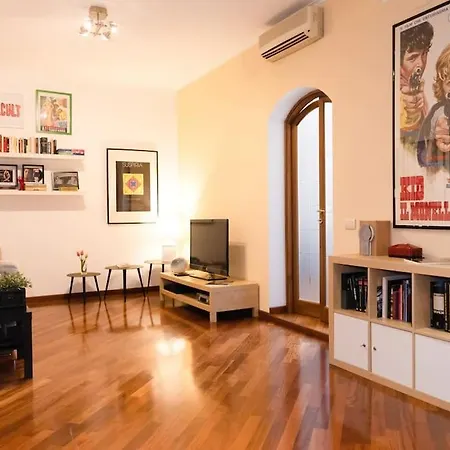 Stracult House Suggestive And Vintage-pop