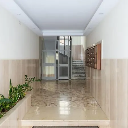 Stracult House Suggestive And Vintage-pop